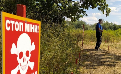 Водій трактора причіпом наїхав на міну, проігнорувавши попередження