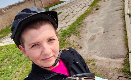 Олена Гнітецька — одна з відчайдушних херсонських вело-волонтерок: допомагає, рятує, надихає...