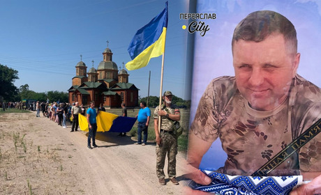 "Двох поранило, а нашого убили...": у Чопилках навіки попрощалися з Воїном Віталієм Раком