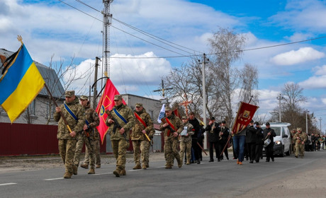 У Нетішинській громаді провели в останню дорогу воїна Валерія Пилипчука