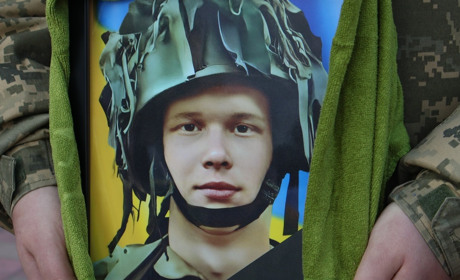 Тепер йому назавжди 19: в Южноукраїнську попрощалися із загиблим воїном Сергієм Рудьєвим