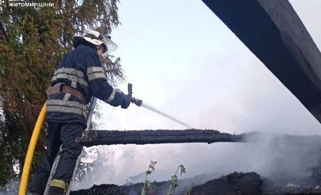 Звягельські вогнеборці врятували приватне домоволодіння від повного знищення пожежею