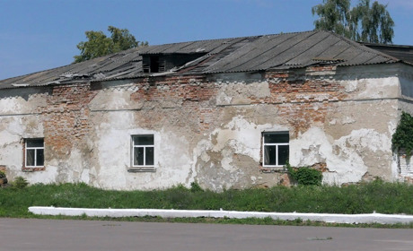 Історія одного будинку. Занедбана садиба біля глухівського стадіону колись була земською лікарнею