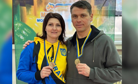 Наші земляки Алла Яковченко та Юрій Голота – переможці чемпіонату Києва і області з гирьового спорту