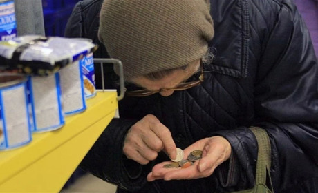 В Южноукраїнську благодійно розповсюджують хліб, продуктові набори, захистні маски 