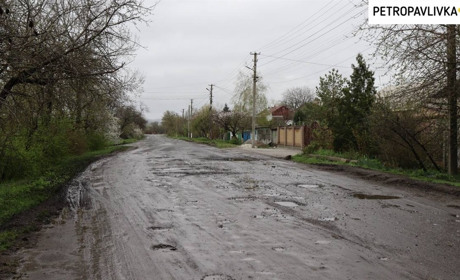 Грейдерування доріг у Петропавлівській громаді: благодійність чи відмивання грошей?
