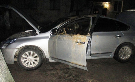 У селищі на Сарненщині підпалили авто
