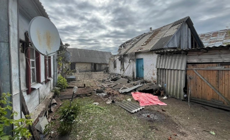 Внаслідок обстрілу росією загинула пенсіонерка з Глухівщини. Її 17-річна онука в лікарні
