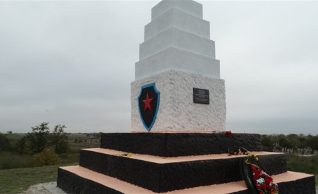 УІНП звернувся до Нацполіції та СБУ з приводу відновлення у Каховці комуністичного пам’ятника