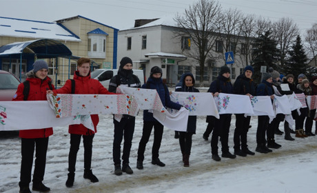 У Сватовому пройде акція «Рушник єднання». Якщо у вас є родинний рушник — приходьте з ним