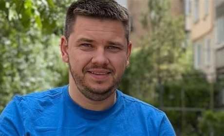 Волонтера з Херсонщини затримали за торгівлю довідками про непридатність, а до того позбавили прав