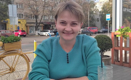 «Я рада дарувати людям радість»: звичайна історія незвичайно талановитої первомайчанки
