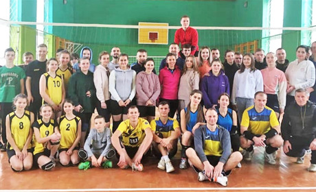 Волейбольний кубок 7 команд розіграли в Полицях. Це чи не наймасовіший сільський турнір в області