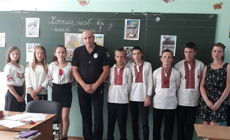 Новоградські поліцейські привітали учнів школи-інтернату