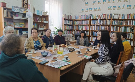 Відродження традицій: у бібліотеці Переяслава проводять "Жіночі посиденьки" на різні теми
