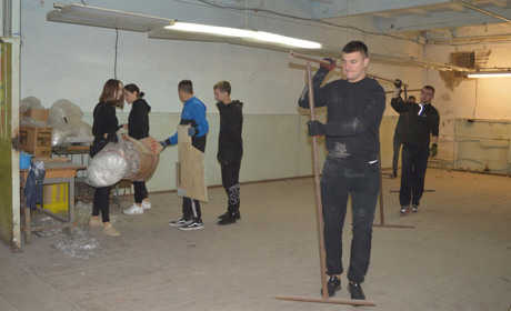 Спортивний клуб «Преслав» переїде в нове приміщення. Там провели суботник