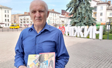 Видатний ніжинський шахіст Сергій Іващенко видав чергову книгу