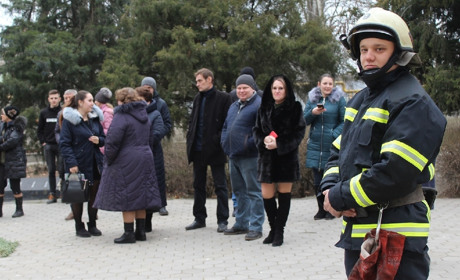 Когда не поздно изучать схему эвакуации? Педуниверситет проверили на пожарную безопасность