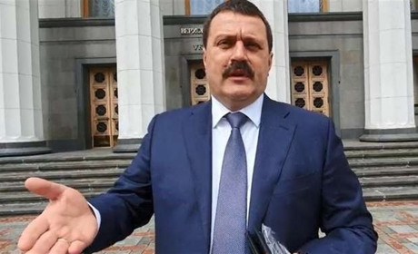 Народного депутата Андрія Деркача оголошено в розшук. Його підозрюють у державній зраді