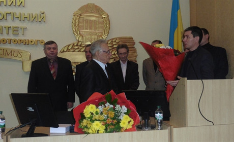 «На руках заходит в море и играет на гитаре» - чего еще вы не знали о 90-летнем юбиляре Игоре Сером?