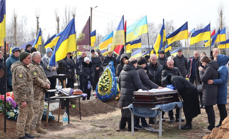 Серце захисника не витримало. Южноукраїнці попрощалися з Олексієм Поліщуком