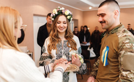 Весілля в пікселі: скільки пар одружились на Сарненщині під час війни