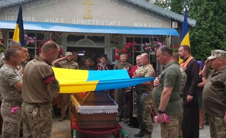 На Чортківщині провели в останню путь загиблого командира відділення Віктора Росінчука