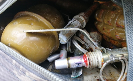 Майже в центрі Сватового біля приватного подвір’я знайшли бойові гранати