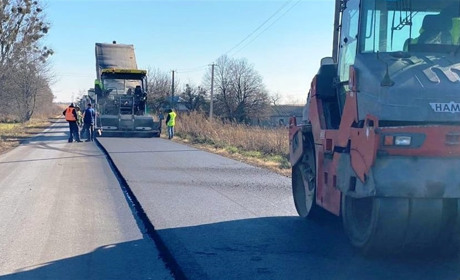 Від траси Львів-Луцьк до Сокаля можна доїхати вдвічі швидше, на дорозі встелили новий асфальт