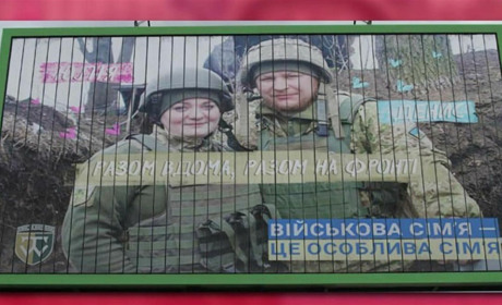 Росіяни використали фото глухівчанки та її чоловіка для «фейкової» реклами про мобілізацію
