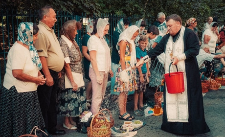 У Свято-Петропавлівському храмі освятили дари садів 