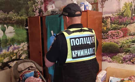 П'яний чоловік з міста Бар взяв на руки в гостях 2-місячну дитину і впав. Дитина загинула