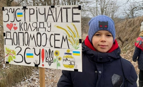 У Великій Солтанівці діти наколядували 15 тисяч гривень і передали всю суму військовим