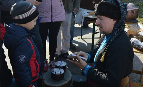 Хочеш щастя — іди накуй! Як Микола Череп у Корюківці карбував монети-обереги і кінним шоу дивував