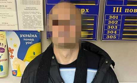 У Южноукраїнську на автовокзалі дебошир побив двох поліціянтів
