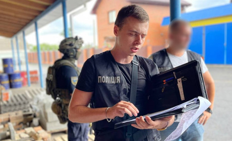На Черкащині під час комендантської години чиновник напав на поліцейського