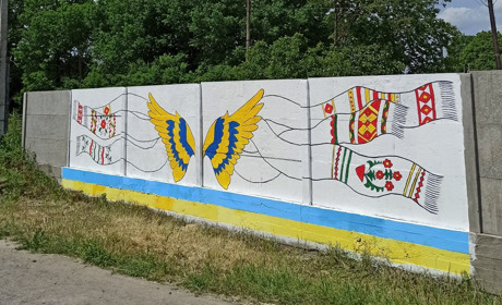 Фото дня: в місті з'явився ще один патріотичний мурал