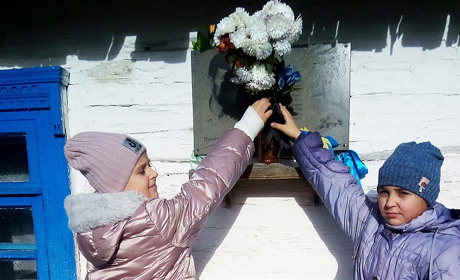 На День писемності і мови у Красносіллі писали радіодиктант і відвідали хату поета Михайла Дубова