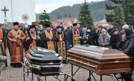 Чортківщина зі сльозами на очах зустріла двох загиблих Героїв-воїнів