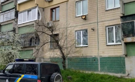 Поліція та прокуратура показали наслідки обстрілів Нікополя 17 квітня