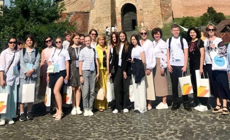 Ліцеїстка із Гадяча взяла участь у конференції Малої академії наук, присвяченій Олені Пчілці