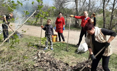 Ініціатива: чотири біляївські родини вичистили балку і провулок, щоб  всім було приємно там ходити