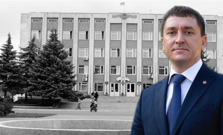 Призупинили преміальні на місяць: скільки заробляє мер Сарн та заступники