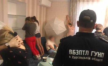 Поліція викрила у Херсоні дві онлайн-порностудії. За місяць тут заробили близько мільйона гривень