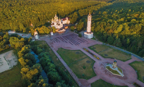 Екскурсія в один з найвизначніших християнських святинь — Марійський духовний центр «Зарваниця»