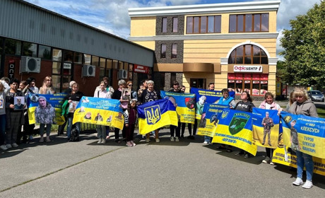 У Старокостянтинові вперше відбулася мирна акція на підтримку полонених, безвісти зниклих захисників