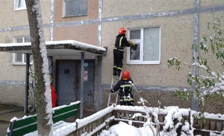 У Вараші рятувальники допомогли врятувати пенсіонера та 2-річну дитину