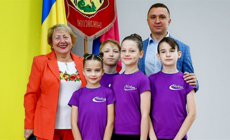Вихованці Ніжинської хореографічної школи передали кошти на ЗСУ