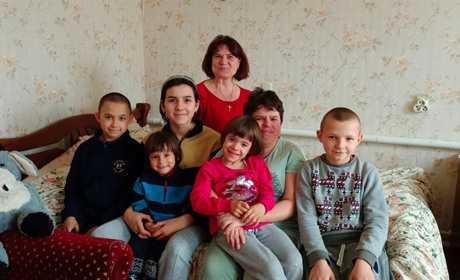 «Я сказала дочці, що не народила, а знайшла її». Історія фастівської сім’ї, в якій 6 прийомних дітей