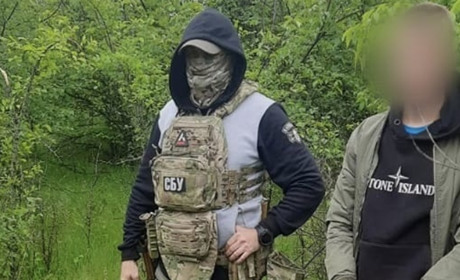 Під виглядом «трофеїв»: на Миколаївщині судитимуть групу, яка продавала арсенал зброї ворога